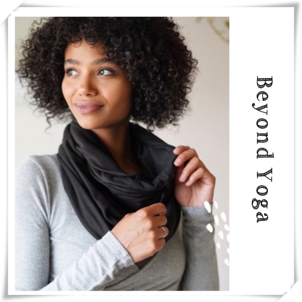 BEYOND Yoga Infinity Hidden Pocket Scarf in Dark Olive Green New with Tags